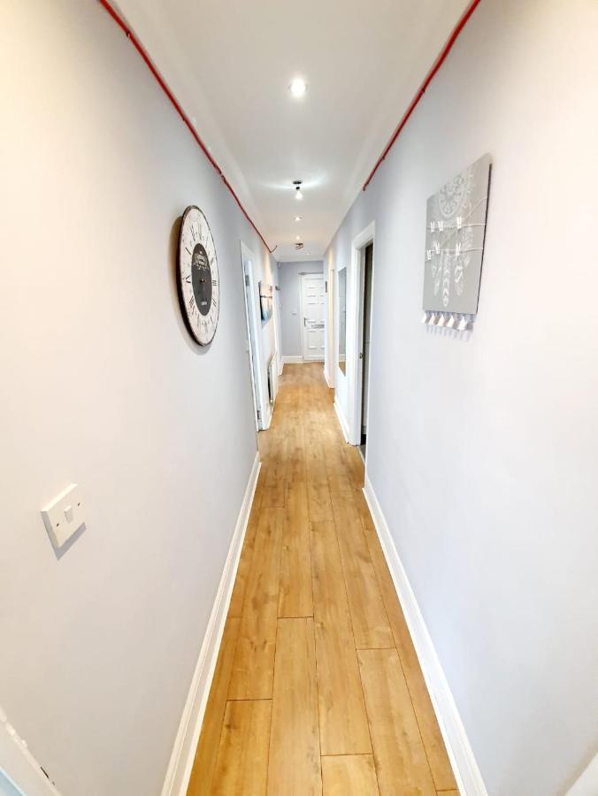 3 Bedroom Apartment Next To Westcliff-On-Sea Station Southend-on-Sea Exteriör bild